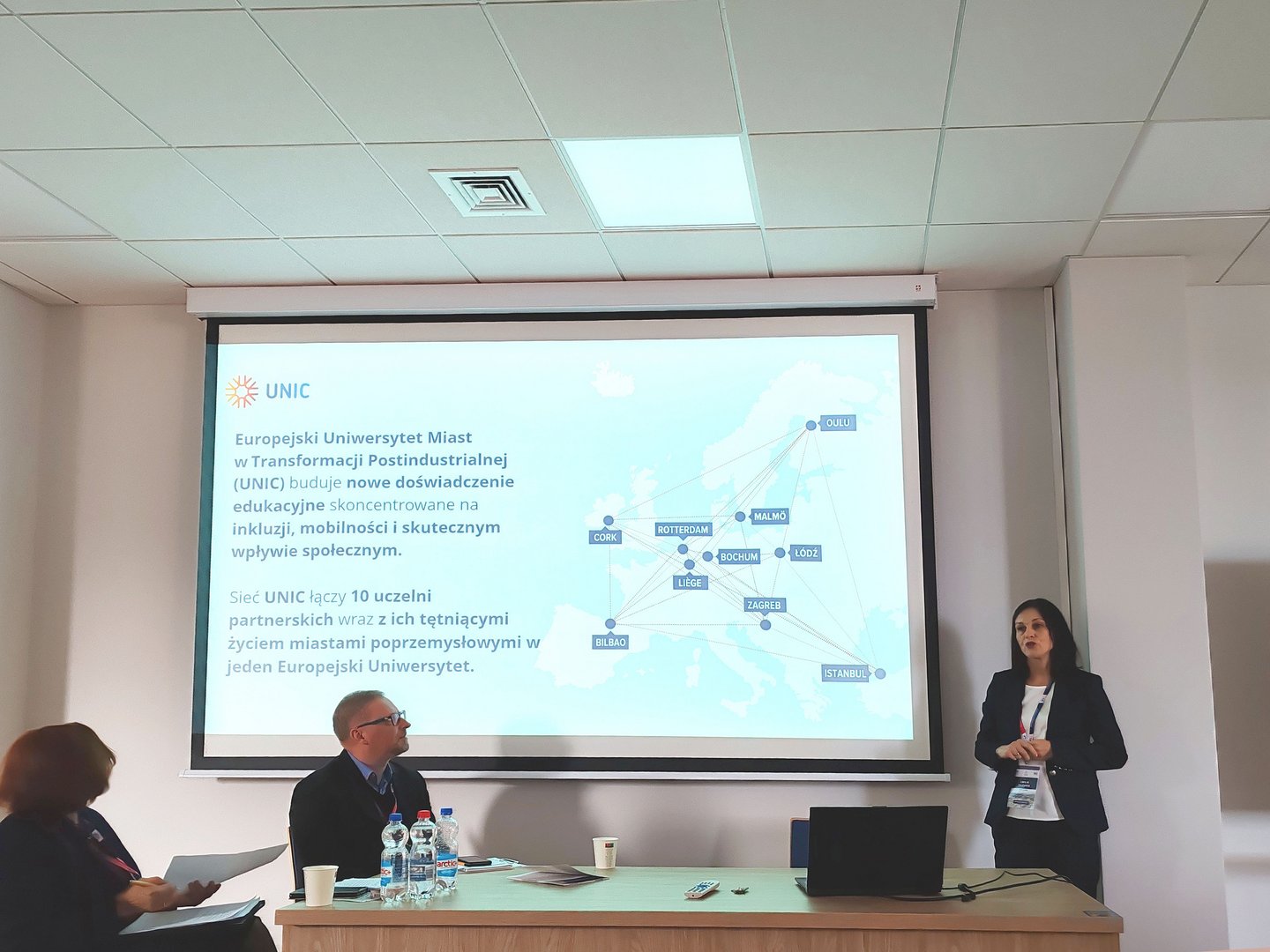 prelegentka podczas prezentacji