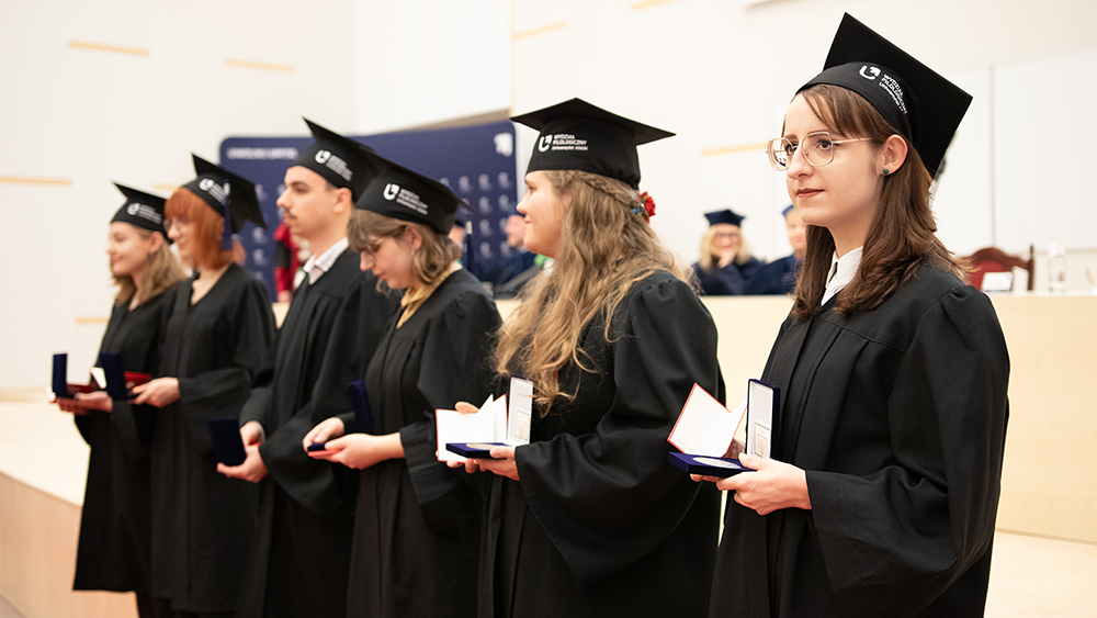 Absolwenci z Medalami za Chlubne Studia