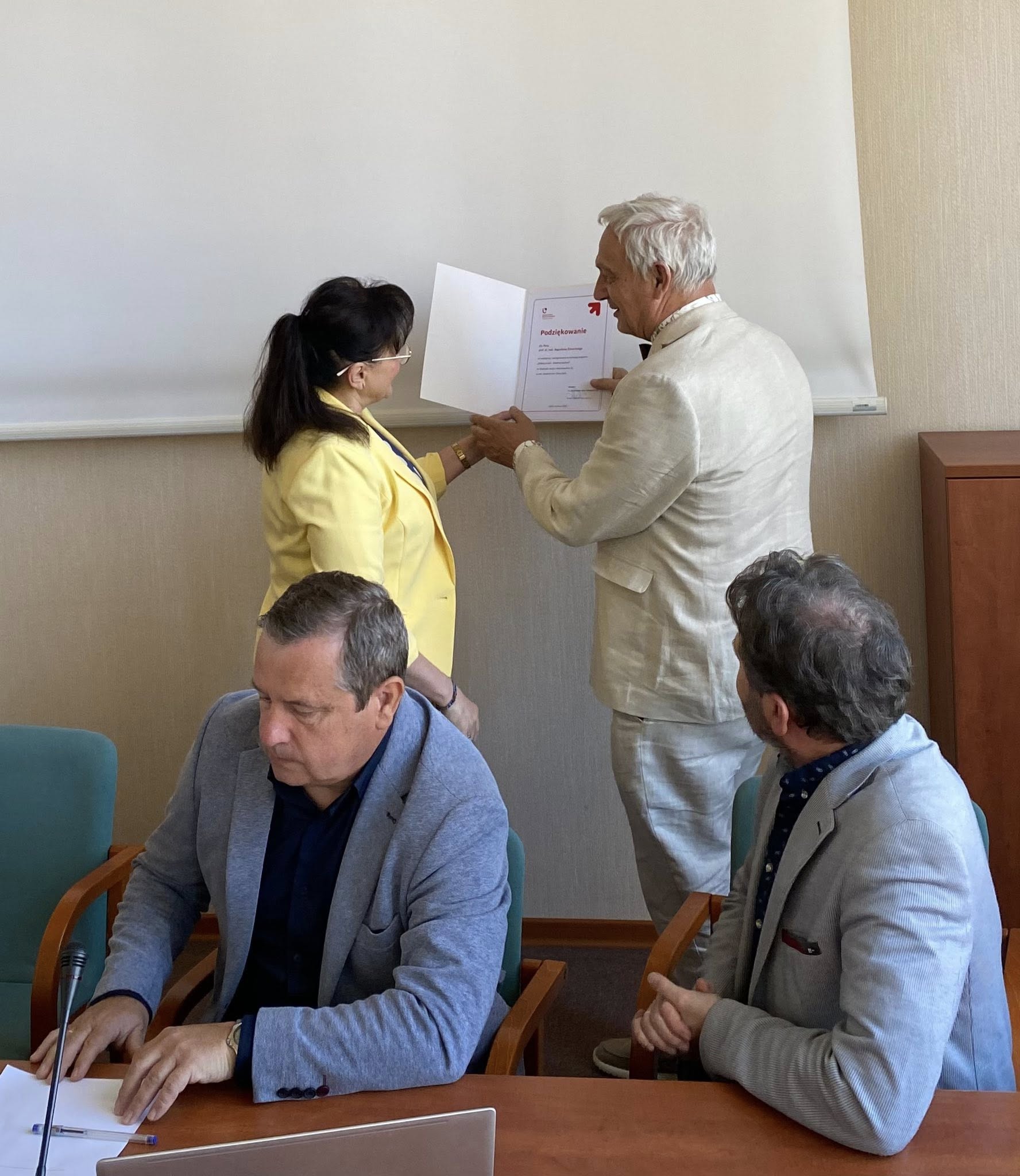 Zdolny Uczeń, Świetny Student