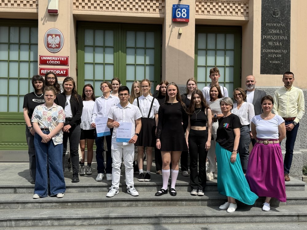 Uczestnicy Laboratorium Innowacji przed rektoartem UŁ UŁ