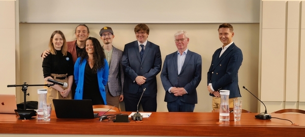 uczestnicy konferencji w sali Rady Wydziału