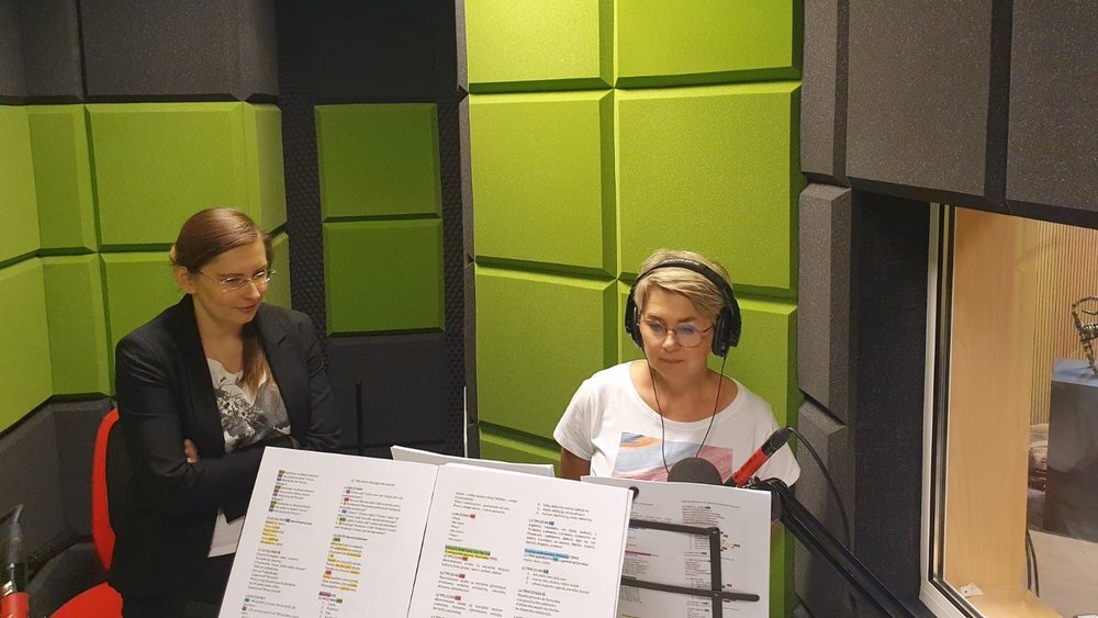 kadr z nagrania w studiu radiowym