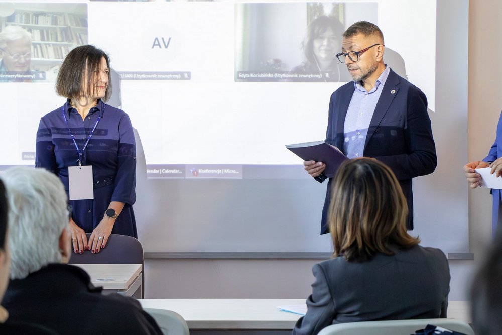 kadr z otwarcia konferencji