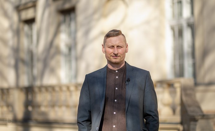 profesor Szmyt z dyplomem