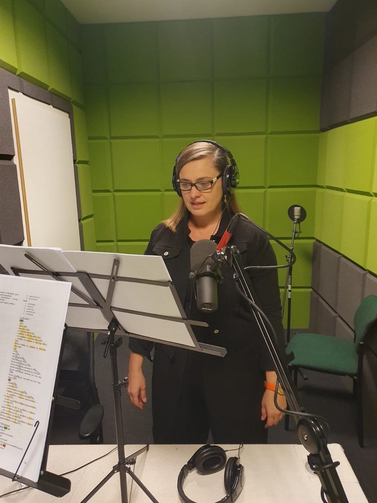 kadr z nagrania w studiu radiowym