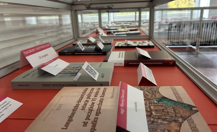 Nagrody naukowe rektora UŁ – wystawa w Bibliotece UŁ