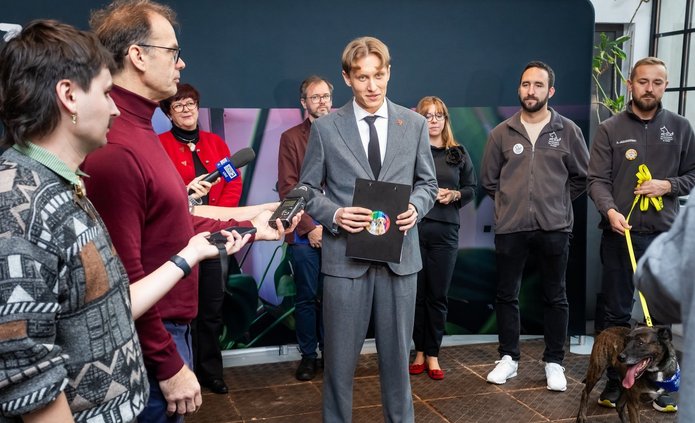 Osoby uczestniczące w briefingu prasowym