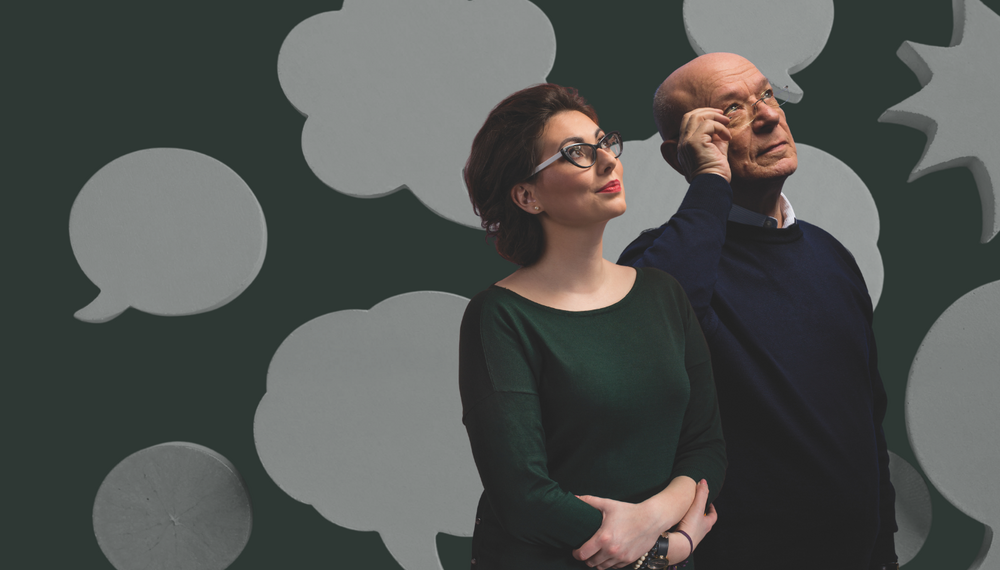 kolorowe zdjęcie przedstawiających dwoje badaczy patrzących z ufnością w przyszłość