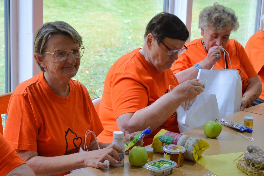Piknik międzypokoleniowy w Dziennym Domu Seniora WIGOR w Tuszynie