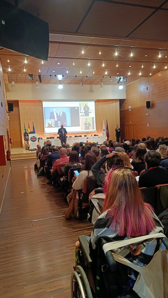 Zdjęcie sali kongresowej z uczestnikami