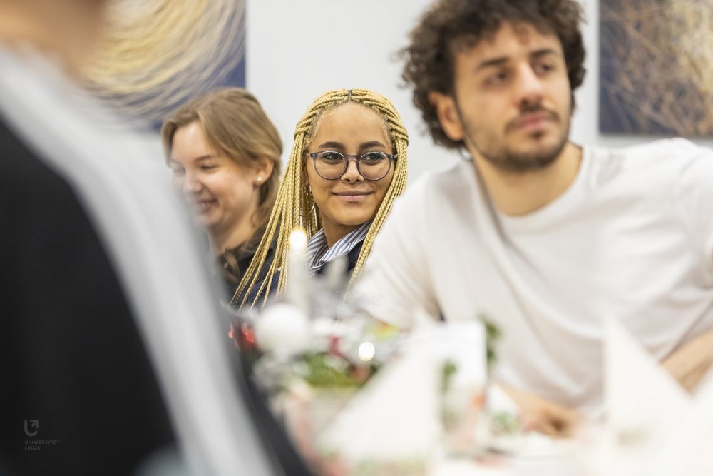 Osoby studiujące z zagranicy, które wzięły udział w obiadach świątecznych UŁ