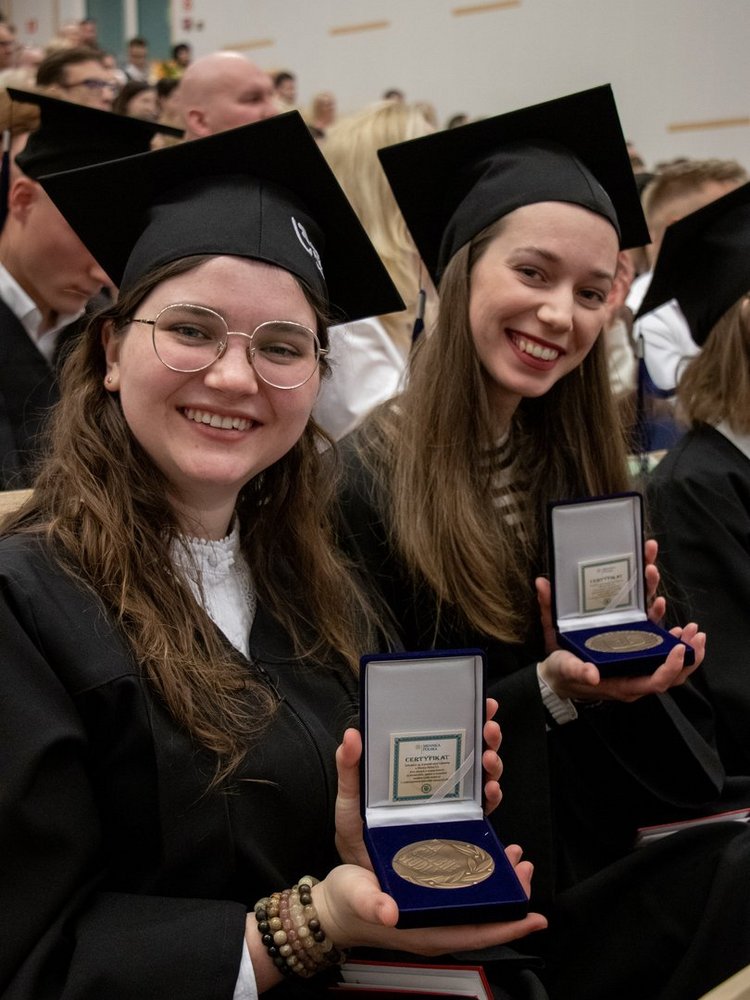 absolwentki z medalami
