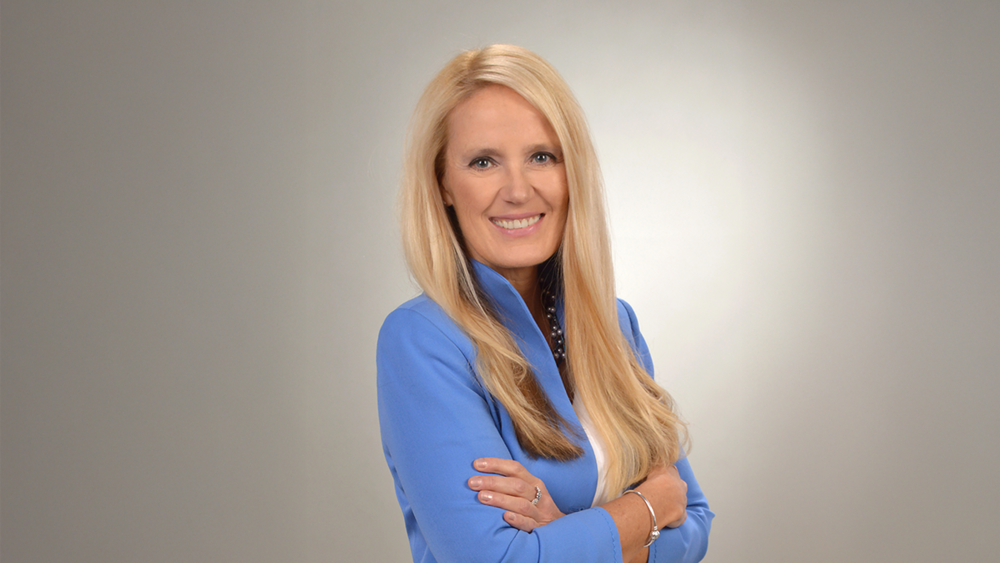 Naukowczyni w niebieskim żakiecie