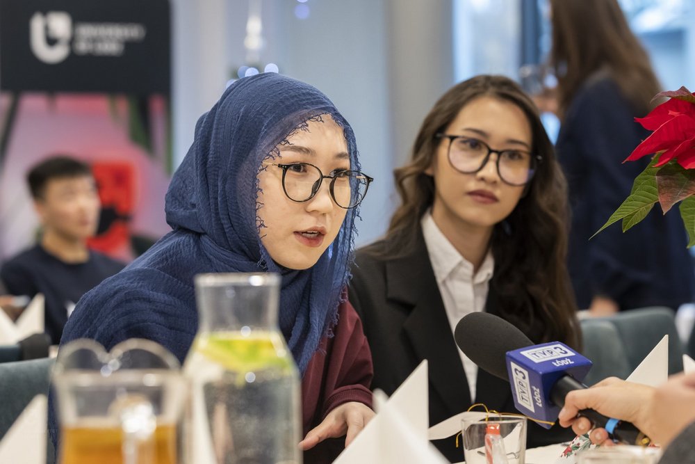 Osoby studiujące z zagranicy, które wzięły udział w obiadach świątecznych UŁ