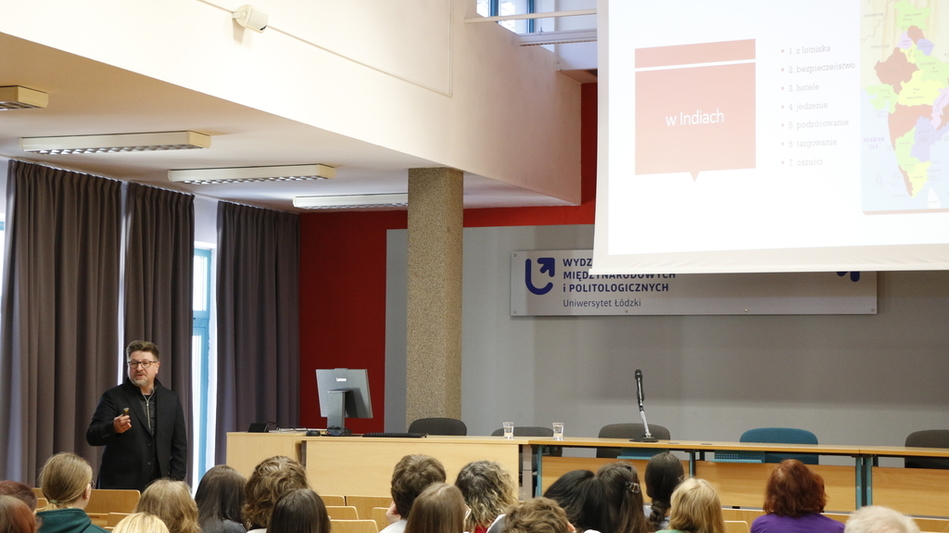 prof. Grzegorz Bywalec prowadzi wykład